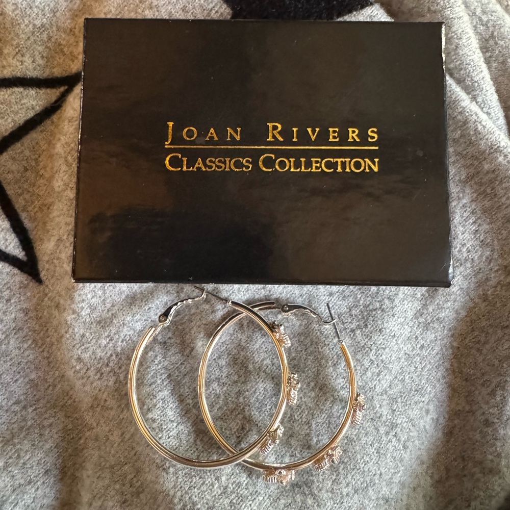Joan Rivers Classics Collection Triple Bee Silver Hoop Earrings (NIB) 🐝 - Picture 4 of 13